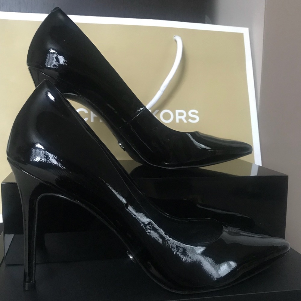 MICHAEL Michael Kors black patent Claire pump
